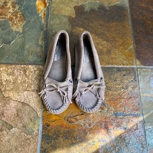 Minnetonka gray moccasins, size 7.5